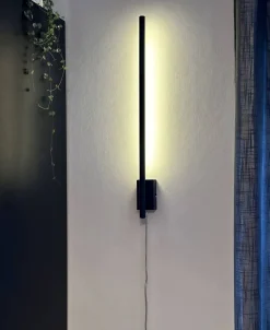 Aneta Lighting LED-seinävalaisin Stecco musta