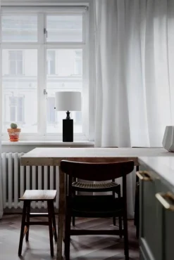 By Rydéns pöytävalaisin Woody korkea musta/valkoinen