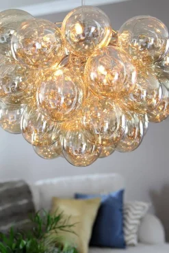 By Rydéns riippuvalaisin Gross amber