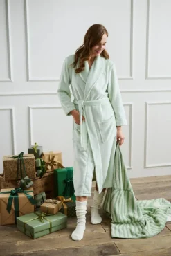 Create Aamutakki Fleece Robe