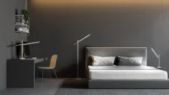 Design by Grönlund Piano lattiavalaisin valkoinen