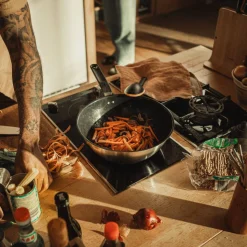 Fiskars Functional Form wokkipannu 28 cm