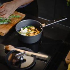 Fiskars Hard Face kasari 1,8 l kannella