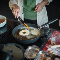 Fiskars Hard Face paistokasari 28 cm kannella