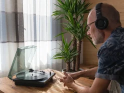 Lenco vinyylilevysoitin LS-10 musta