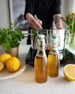 Marjukka lasipullo patenttikorkilla 0,5 l