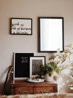 Mirrors and More peili Elenor 34 x 45 cm musta/kulta