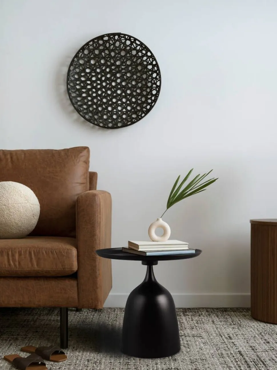 Mirrors and More sivupöytä Mona Ø48 x 60 cm musta