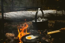 Muurikka nuotiokattila kannella 2,3 L