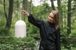 Sessak design-riippuvalaisin Kielo mattavalkoinen