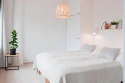 Sessak riippuvalaisin Aya S luonnonvaalea