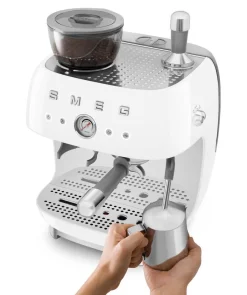 Smeg espressokeitin myllyllä EGF03WHEU valkoinen