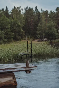 Varax laituritikas 420 ylösnostettava, musta