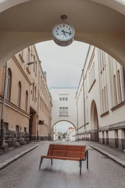 Varax penkki Frida, mustalla rungolla