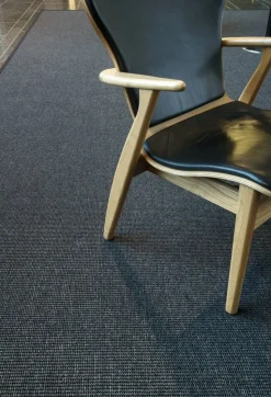 VM-Carpet Esmeralda 79 musta, 80*300 cm, kantti 020 B