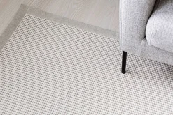 VM-Carpet Lyyra 52 valkoinen 133*200 cm, kantti 1