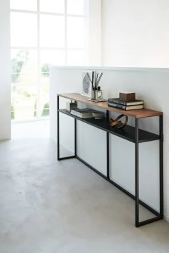 Yamazaki konsolipöytä Tower hyllyllä musta