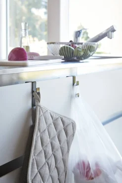 Yamazaki koukut kaapinoveen musta