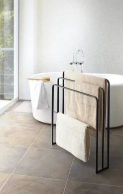 Yamazaki kylpypyyheteline Tower musta