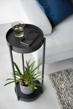 Yamazaki sivupöytä Tower pyörillä musta