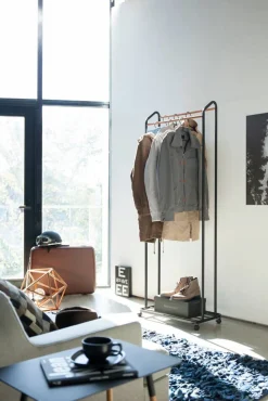 Yamazaki vaaterekki pyörillä Tower musta