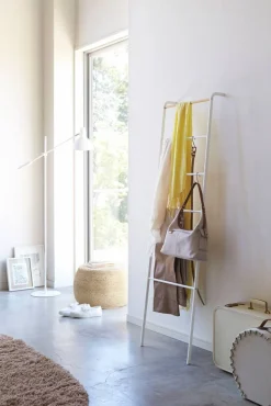 Yamazaki vaateteline valkoinen